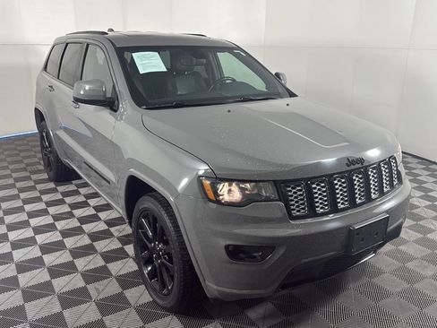 Used 2020 Jeep Grand Cherokee Altitude image 4