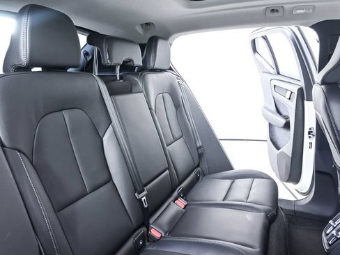 Certified 2025 Volvo XC40 B5 Plus AWD/4WD image 22