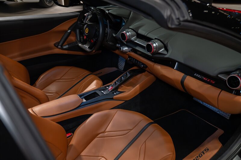 Used 2021 Ferrari 812 GTS RWD image 28