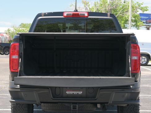 Used 2022 Chevrolet Colorado Z71 w/ Z71 Midnight Edition AWD/4WD image 32
