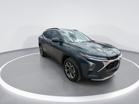 New 2026 Chevrolet Trax LT image 2