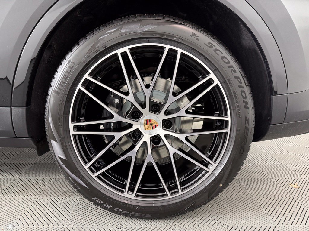 Certified 2026 Porsche Cayenne AWD/4WD image 12