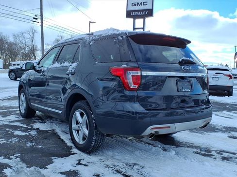 Used 2017 Ford Explorer XLT w/ Equipment Group 201A image 7