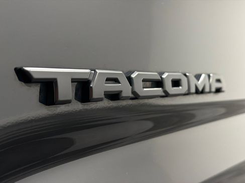 Used 2022 Toyota Tacoma TRD Off-Road image 14