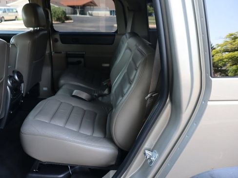 Used 2003 HUMMER H2 w/ Preferred Equipment Group AWD/4WD image 20