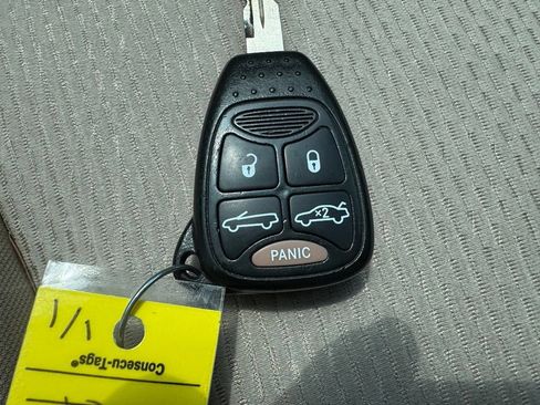 Used 2011 Chrysler 200 Touring FWD image 28