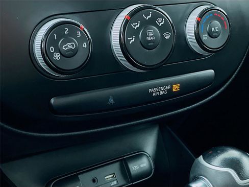 Used 2018 Kia Soul image 17