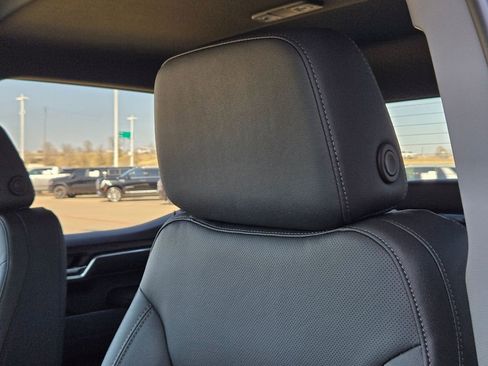 Used 2026 GMC Sierra 1500 SLT image 11