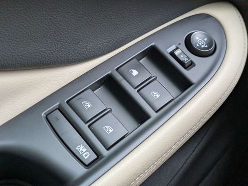 Used 2017 Buick Envision Essence FWD image 27