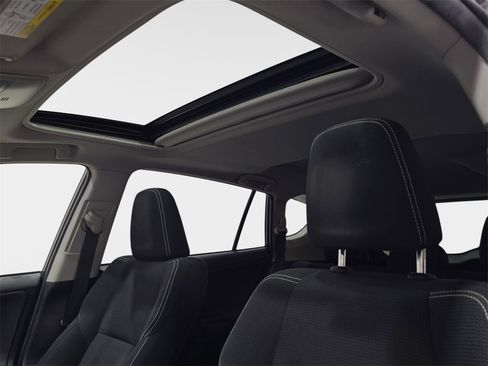 Used 2018 Toyota RAV4 XLE image 22