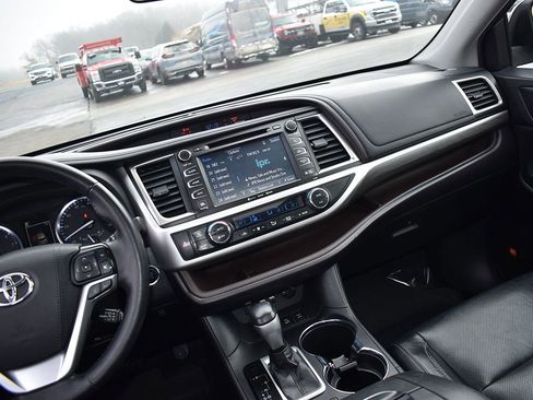 Used 2019 Toyota Highlander Limited image 18