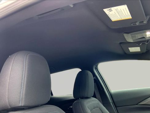 Used 2025 Chevrolet Equinox EV LT FWD image 12