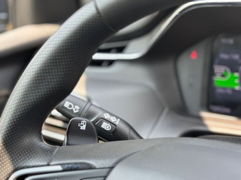 Used 2023 Chevrolet Bolt EUV LT image 26