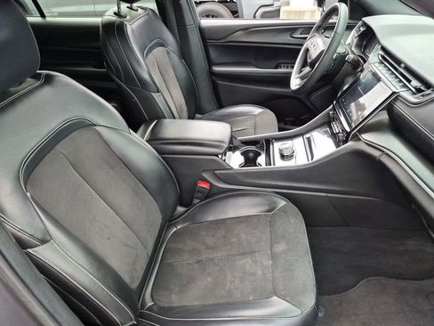 Used 2023 Jeep Grand Cherokee L Laredo AWD/4WD image 21