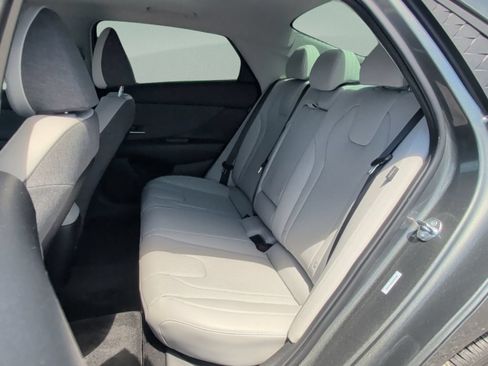 Used 2025 Hyundai Elantra Limited FWD image 38