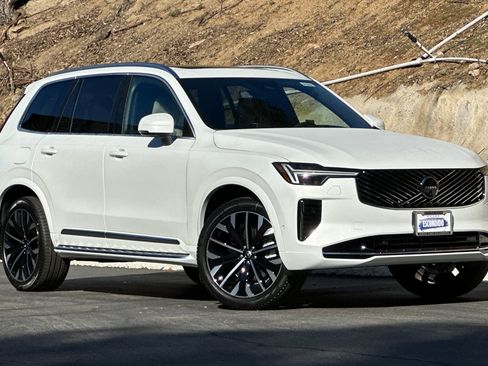 New 2026 Volvo XC90 B6 Plus image 2