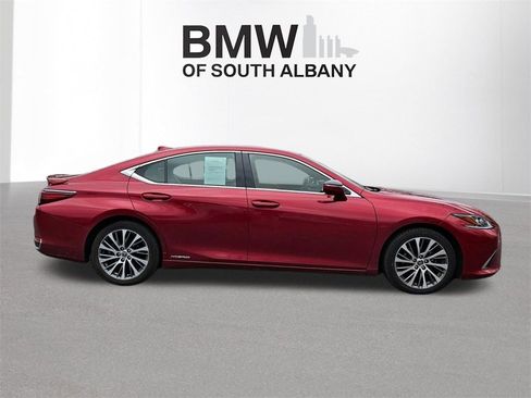 Used 2019 Lexus ES 300h w/ Premium Package image 3