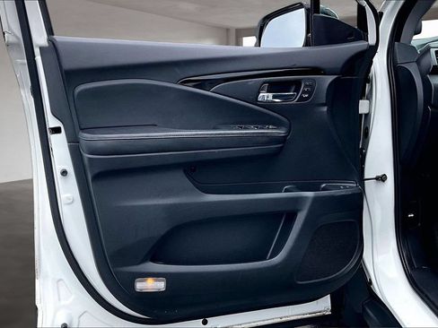 Used 2018 Honda Pilot Elite image 23