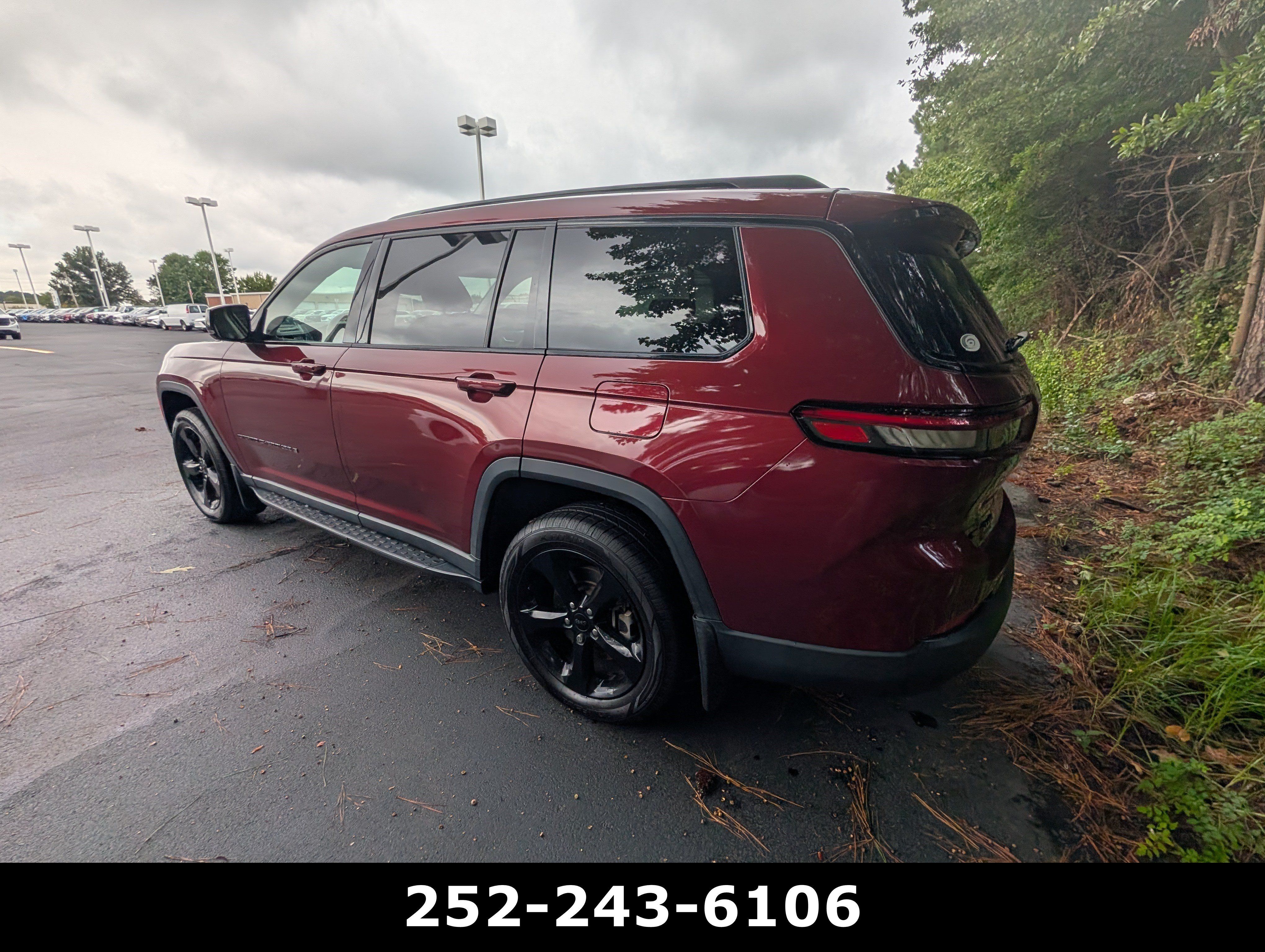 Used 2022 Jeep Grand Cherokee L Limited w/ Black Appearance Package AWD/4WD image 6