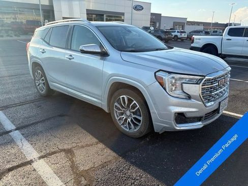Used 2022 GMC Terrain Denali w/ Denali Premium Package AWD/4WD image 9