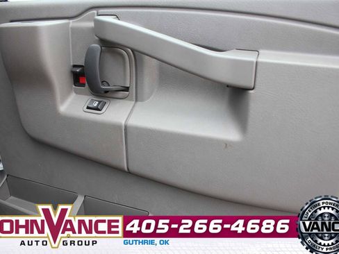 Used 2017 GMC Savana 2500 image 13