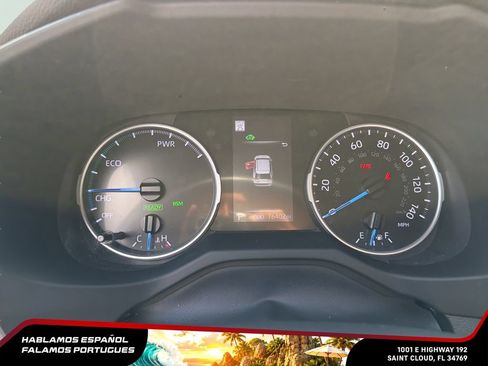 Used 2022 Toyota RAV4 XLE Premium AWD/4WD image 16