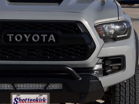 Used 2017 Toyota Tacoma TRD Pro image 8