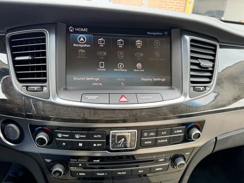 Used 2014 Hyundai Equus Signature RWD image 18