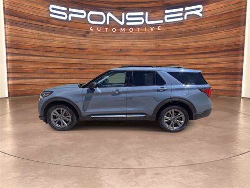 Used 2025 Ford Explorer Active w/ Active Comfort Package AWD/4WD image 2