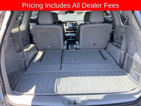 Used 2019 Toyota Highlander Limited FWD image 17