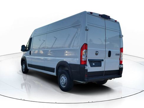 Used 2025 RAM ProMaster 2500 w/ Convenience Group FWD image 3