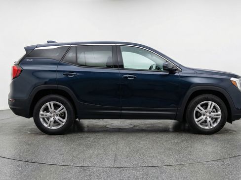 Used 2024 GMC Terrain SLE image 11