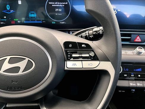 Used 2024 Hyundai Elantra Blue FWD image 20