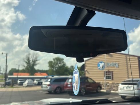 Used 2018 Chevrolet Silverado 1500 LT w/ Texas Edition image 5