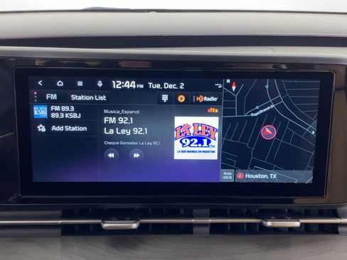 Used 2024 Kia Carnival EX image 23