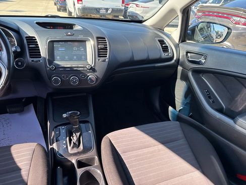 Used 2018 Kia Forte S w/ S Technology Plus Package FWD image 24