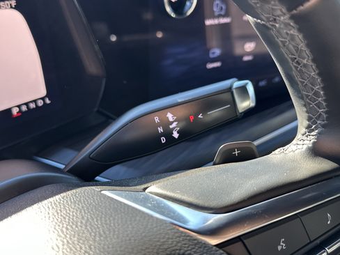 Certified 2025 Chevrolet Suburban Premier image 21