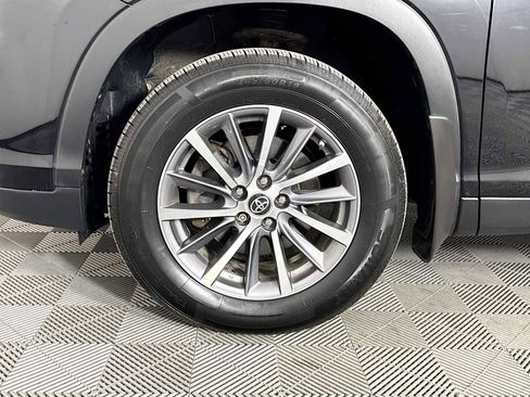 Used 2019 Toyota Highlander XLE image 29