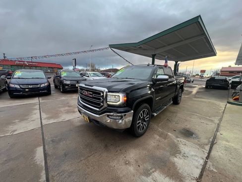 Used 2017 GMC Sierra 1500 SLE w/ SLE Value Package AWD/4WD image 3