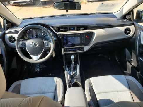 Used 2019 Toyota Corolla LE FWD image 2