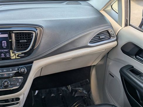 Used 2018 Chrysler Pacifica Limited w/ Advanced Safetytec Group image 15