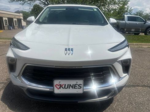 Used 2024 Buick Encore GX Preferred w/ Comfort Package AWD/4WD image 3