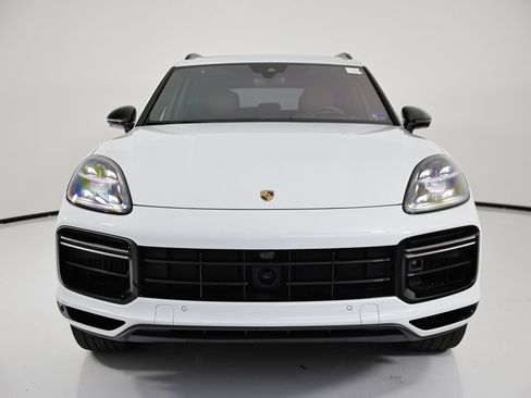 Certified 2023 Porsche Cayenne Turbo S AWD/4WD image 10