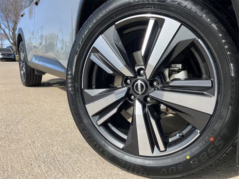 Certified 2023 Nissan Rogue Platinum w/ Platinum Premium Package image 8