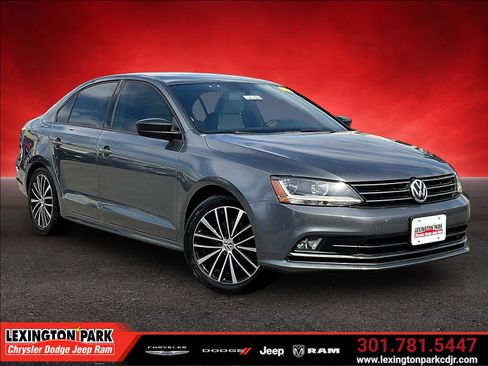 Used 2017 Volkswagen Jetta Sport FWD image 1