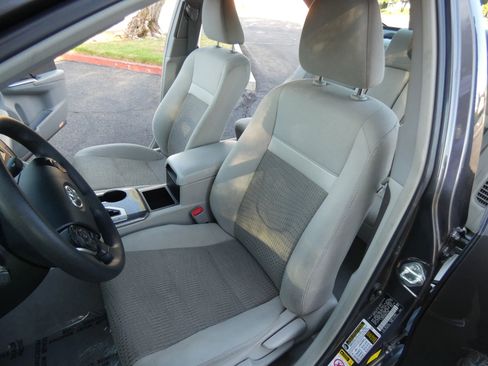 Used 2013 Toyota Camry LE image 55