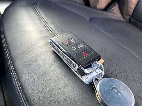 New 2026 Land Rover Defender 130 X-Dynamic SE image 36