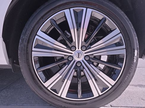 Used 2023 Volvo XC60 B5 Plus w/ Climate Package image 38