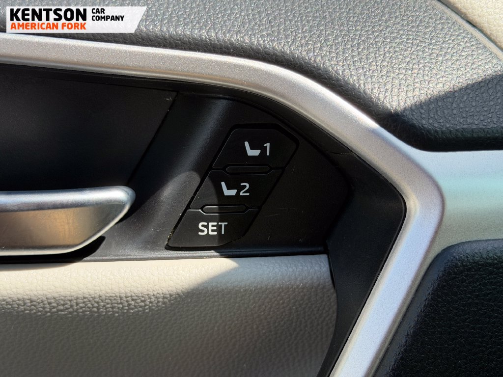 Used 2019 Toyota RAV4 XLE Premium w/ Cold Weather Package AWD/4WD image 21