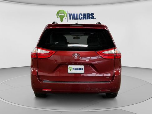 Used 2015 Toyota Sienna LE FWD image 4